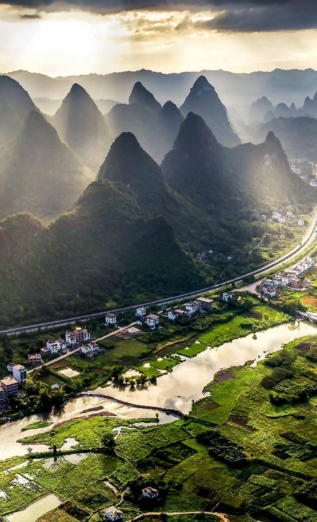 檀健次推介壮美广西!桂林美景再次惊艳网友_漓江_竹筏_摄影