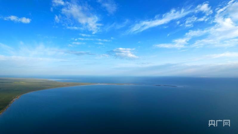 航拍青海：”蓝色的海洋“青海湖