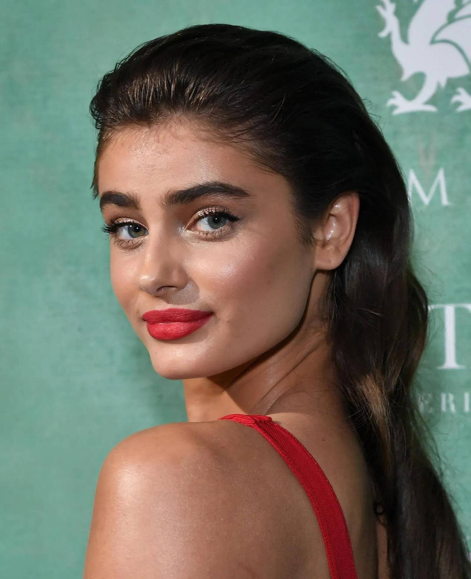 "仙女挂"的维密超模小泰山taylor hill,穿比基尼也是个甜妹_泳衣_皮肤