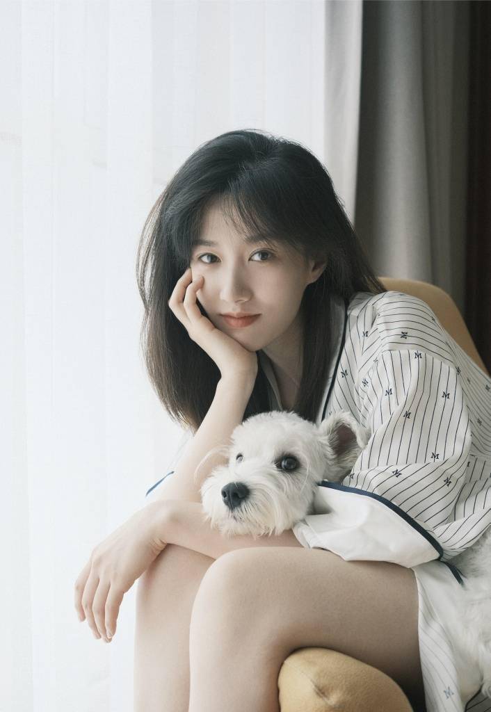 徐悦慵懒随性风睡衣写真 面庞清秀气质邻家可人_徐悦_睡衣_面庞