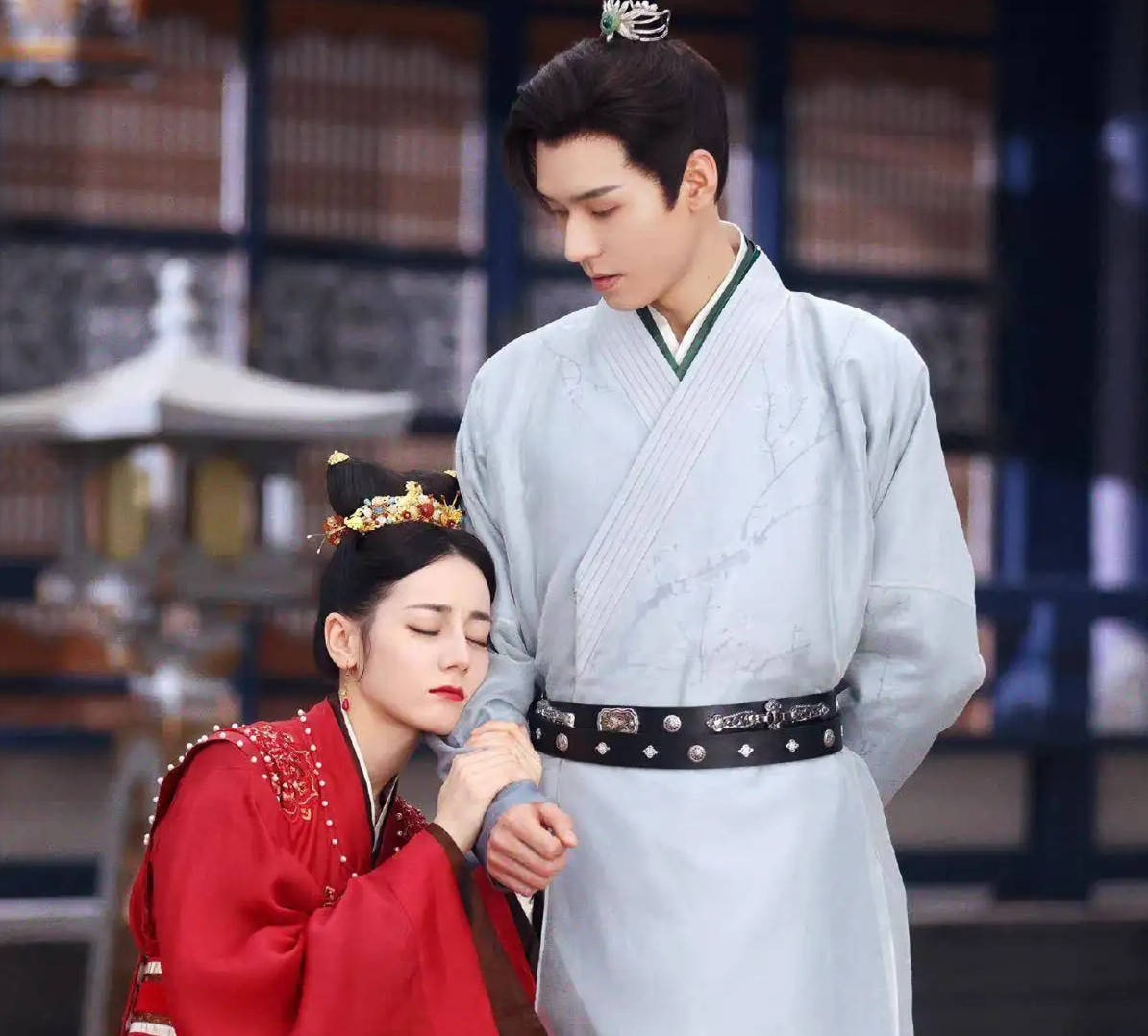 赵丽颖龚俊合拍杂志大片,诡异构图遭吐槽,网友:浪费美貌_照片_合作