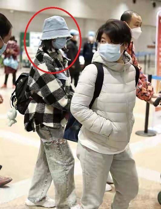 小沈阳14岁女儿拍视频姿态魅惑,被批太时尚_沈佳润_网友_年纪