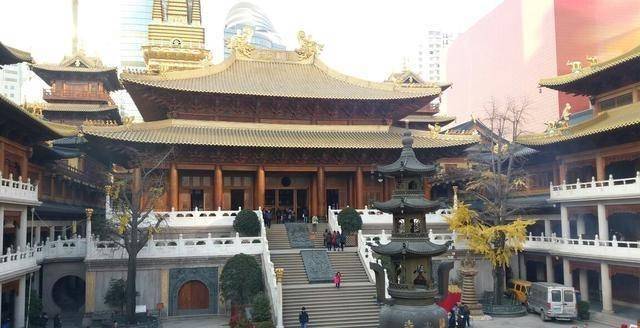 上海又一寺庙走红，地处繁华市中心，还藏着一处直通大海的黄泉