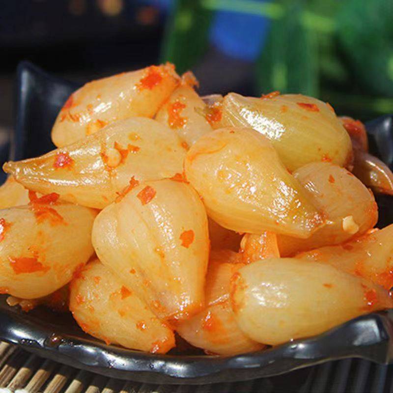 藠头的吃法很多,有的喜欢凉拌,凉拌藠头很简单!