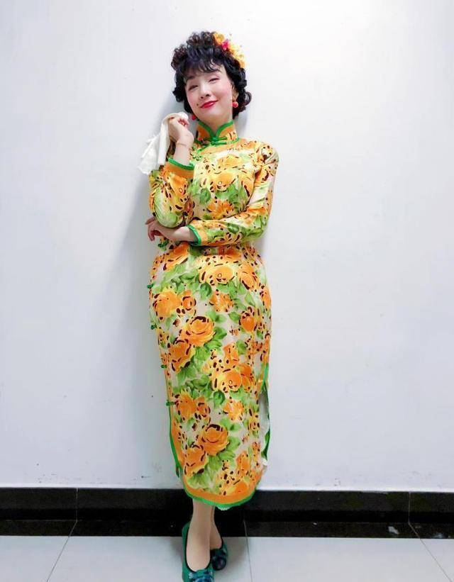 48岁陶虹依旧少女,身材窈窕不减当年,穿旗袍美得优雅又大气!