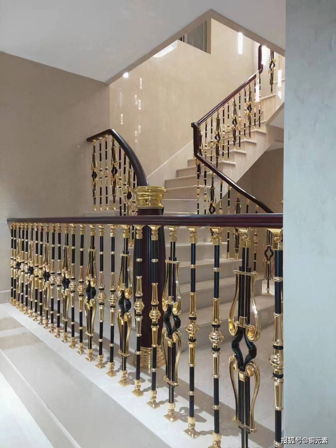 别墅铝镁仿铜楼梯扶手 精雕加工 旋转铝艺栏杆定制