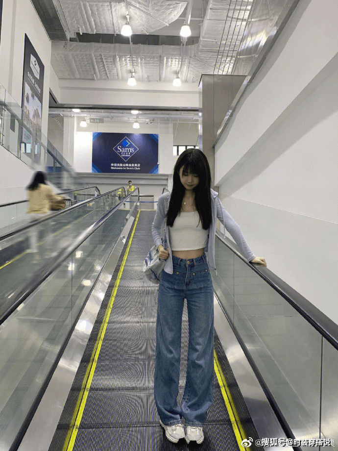 大家对于此次小姐姐的造型有何感触呢?欢迎留言与我们交流.