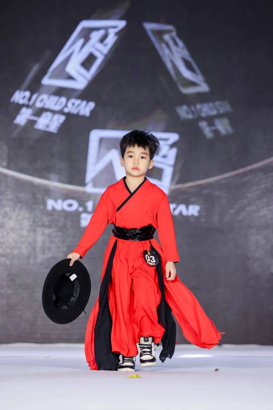 第一童星中山总冠军专访 | 杨佳鑫【实力与人气兼具的冠军选手】_总