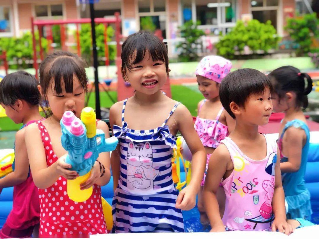 缤纷夏日,戏水童年——上金瓯幼儿园玩水活动_梁海燕_水枪_孩子