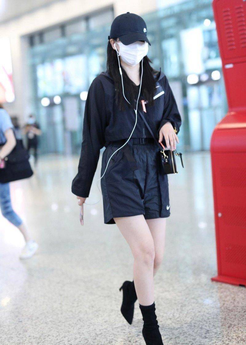 向阚清子看齐,穿运动装配短靴,小个子也凹出1米8的气场_色彩_时尚