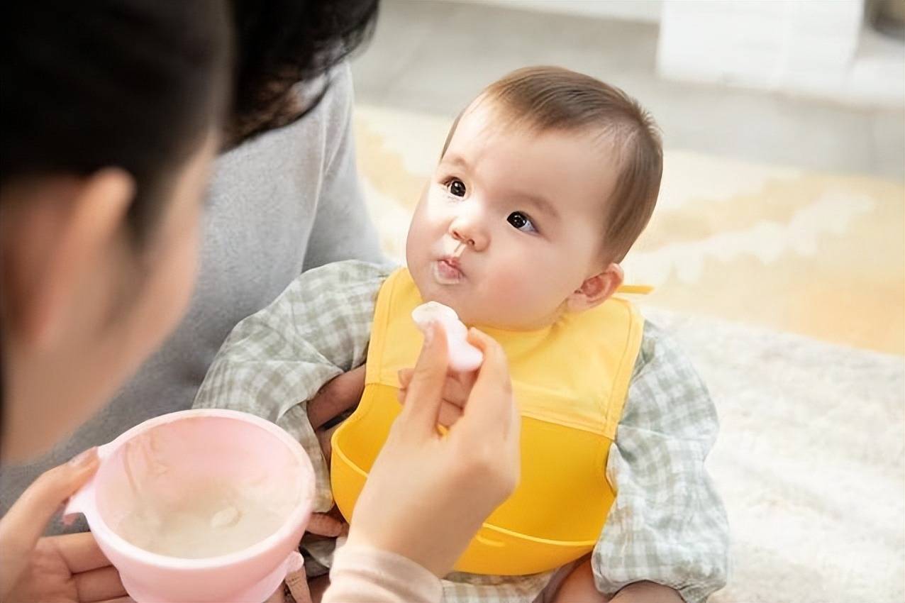 2020婴幼儿辅食喂养指南:给宝宝添加辅食时,五个误区要避免