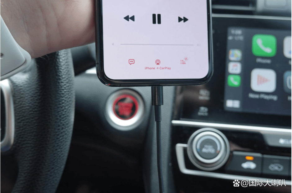 iOS 16 支持这个适配器将标准 CarPlay 变成无线