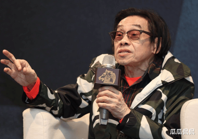 他曾救过周润发,刘德华都承诺敬他为父,如今74岁娶