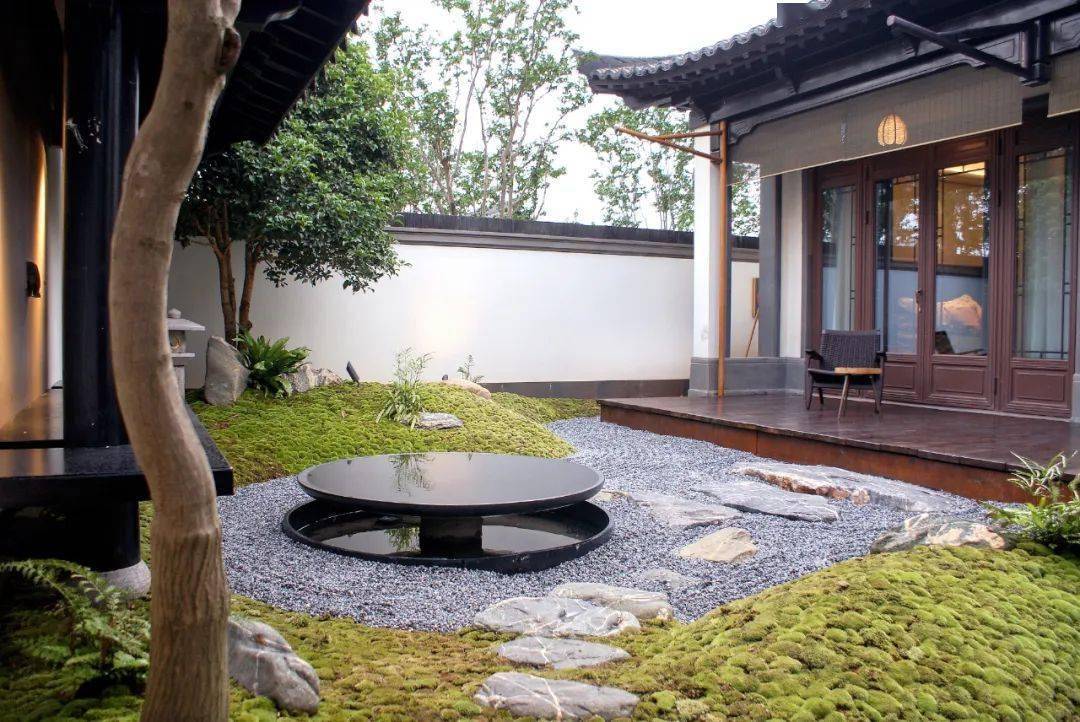 枯山水庭院 | yiju home 自宅_in_石块_园林