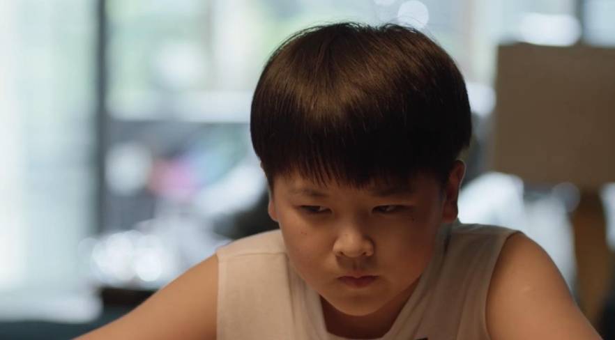 父母的这几个行为,会跟孩子产生"距离感",中了的要改_教育_颜子悠