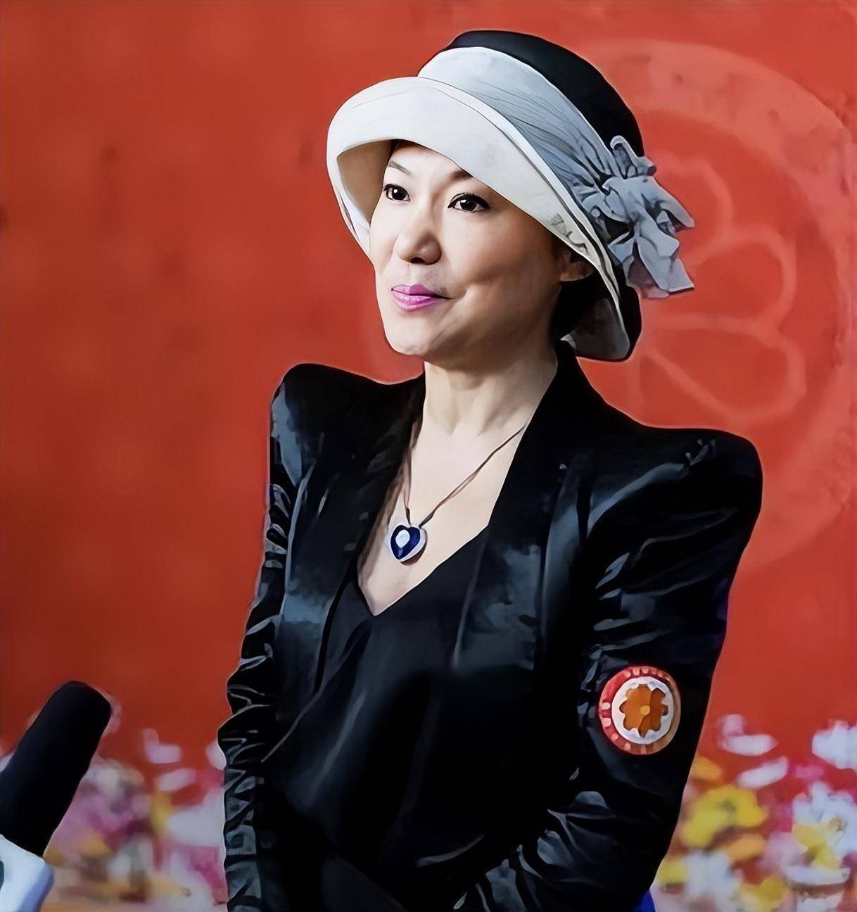 周豔泓:被初戀丈夫寵成掌中寶,一生最慶幸的是和李厚霖分手 12 64523e75bbe243959a1c4f46c8283271