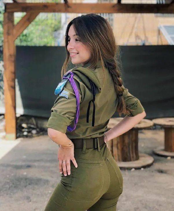 以色列女兵为何总穿紧身裤?