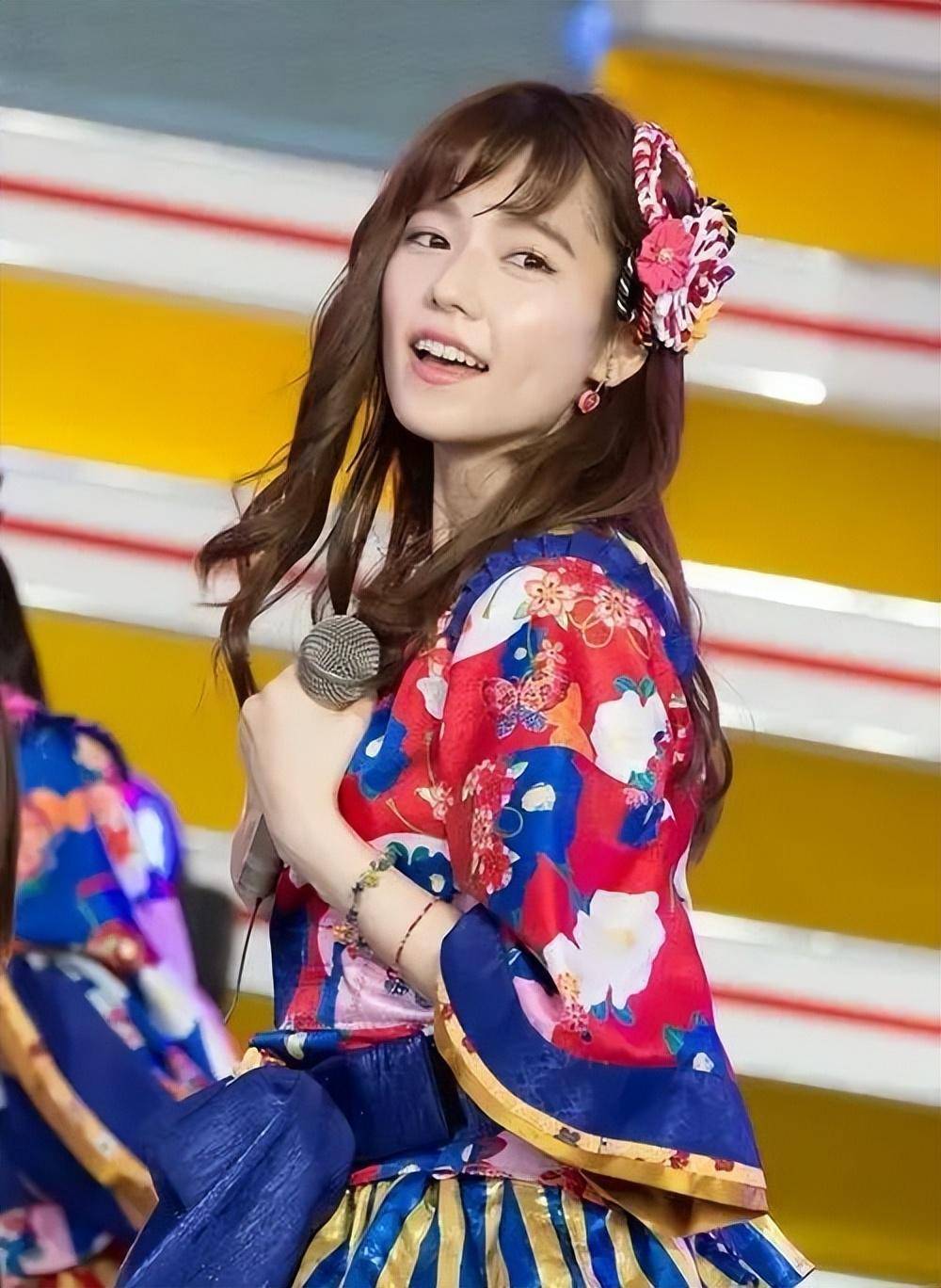 前akb48成员岛崎遥香,网红古川菜奈,前nmb成员村濑纱英,以及一位舞者