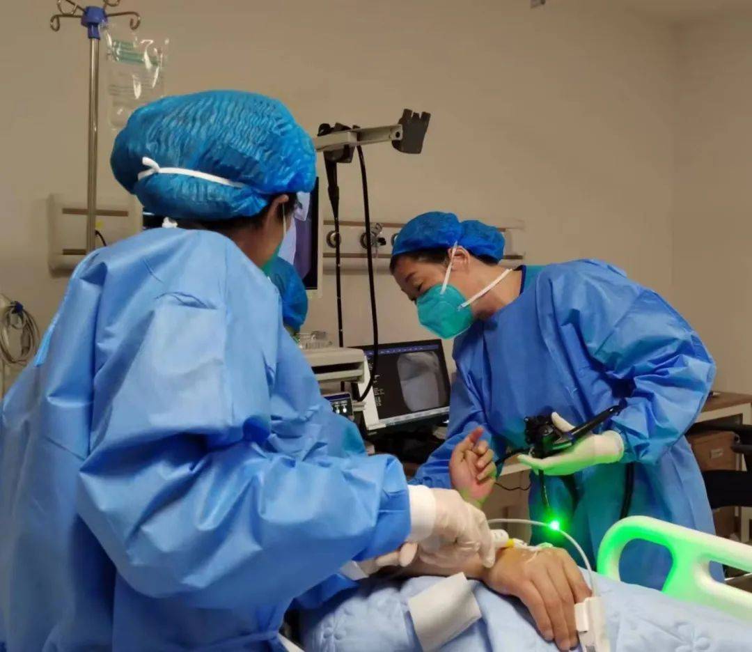 【"迷宫"里找出路】上海医大医院首例高难度结肠镜