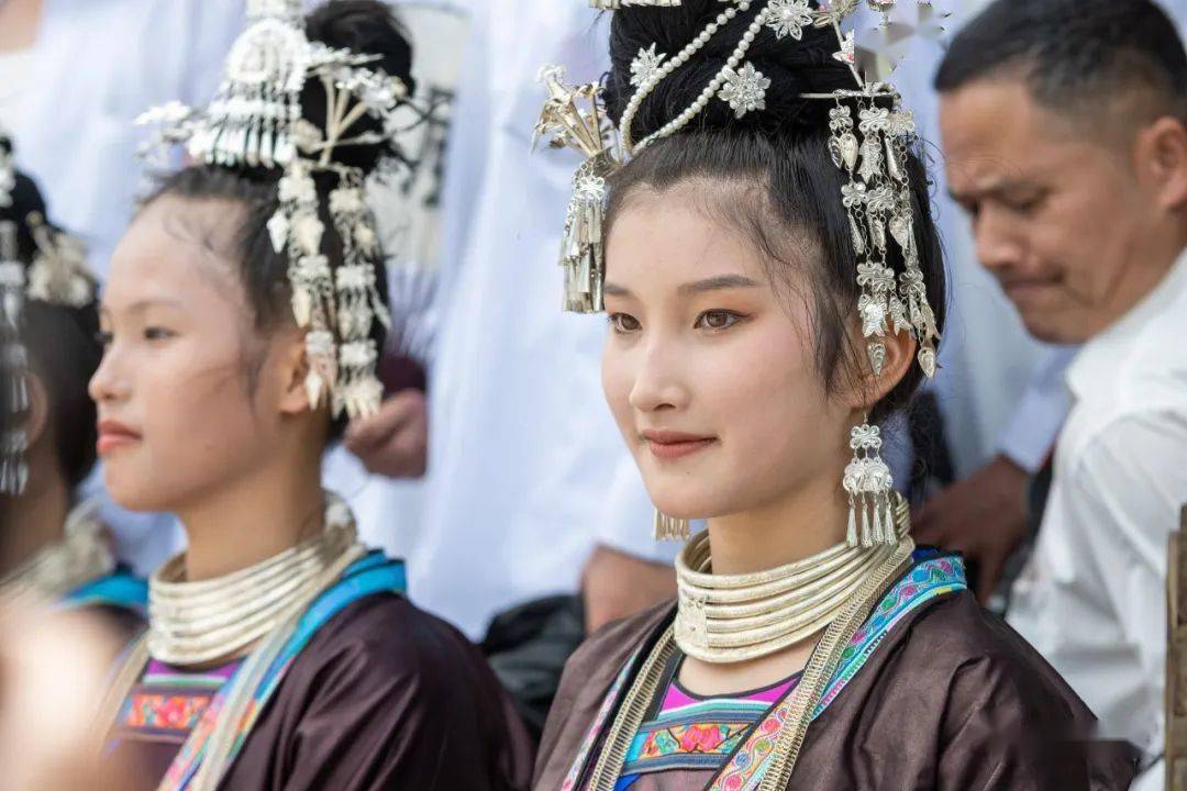 侗族美女女孩图片