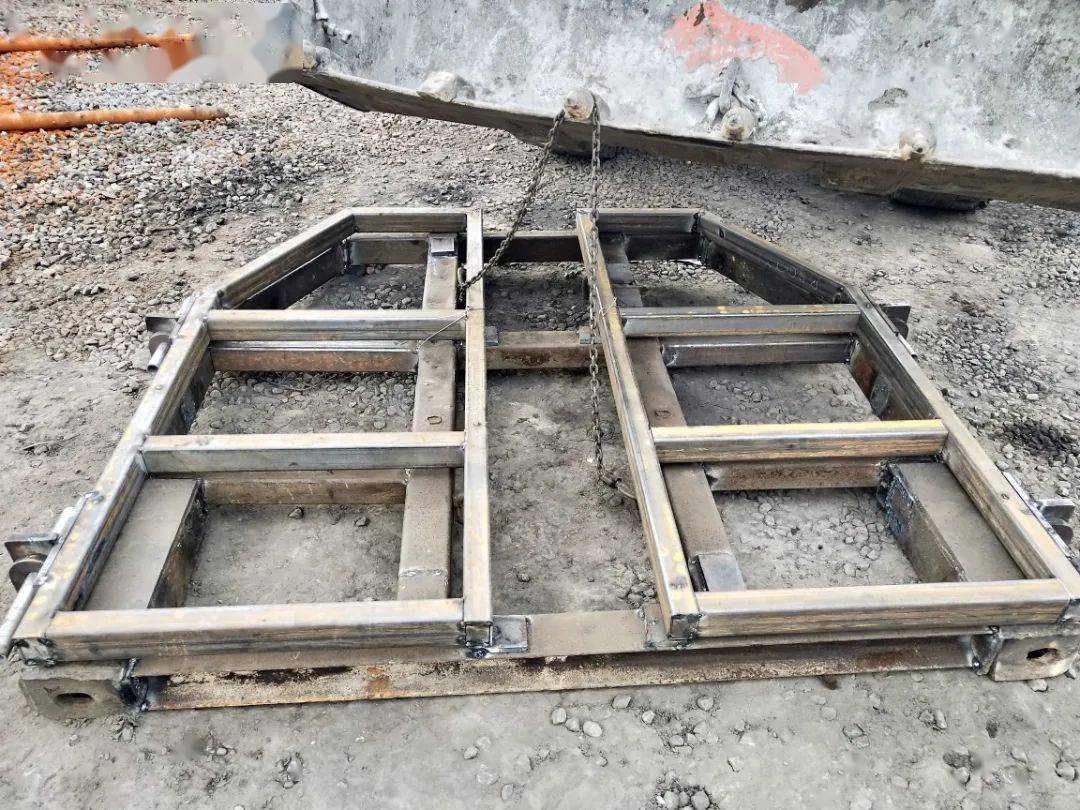 二运小车和架体改造二运小车在机尾横梁上滑动过程中经常出现掉道