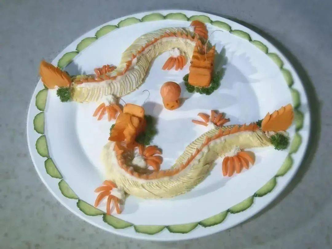 蟠龙菜是湖北省钟祥市特有的名菜佳肴,俗称剁菜,卷切.