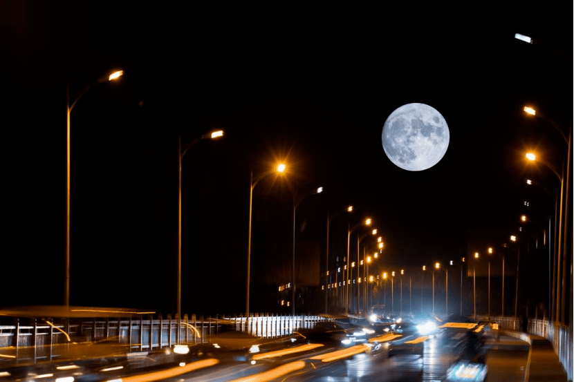 这款与徐州博物馆,胖王爷联合出品的"彭城月夜明"中秋月饼礼盒,将