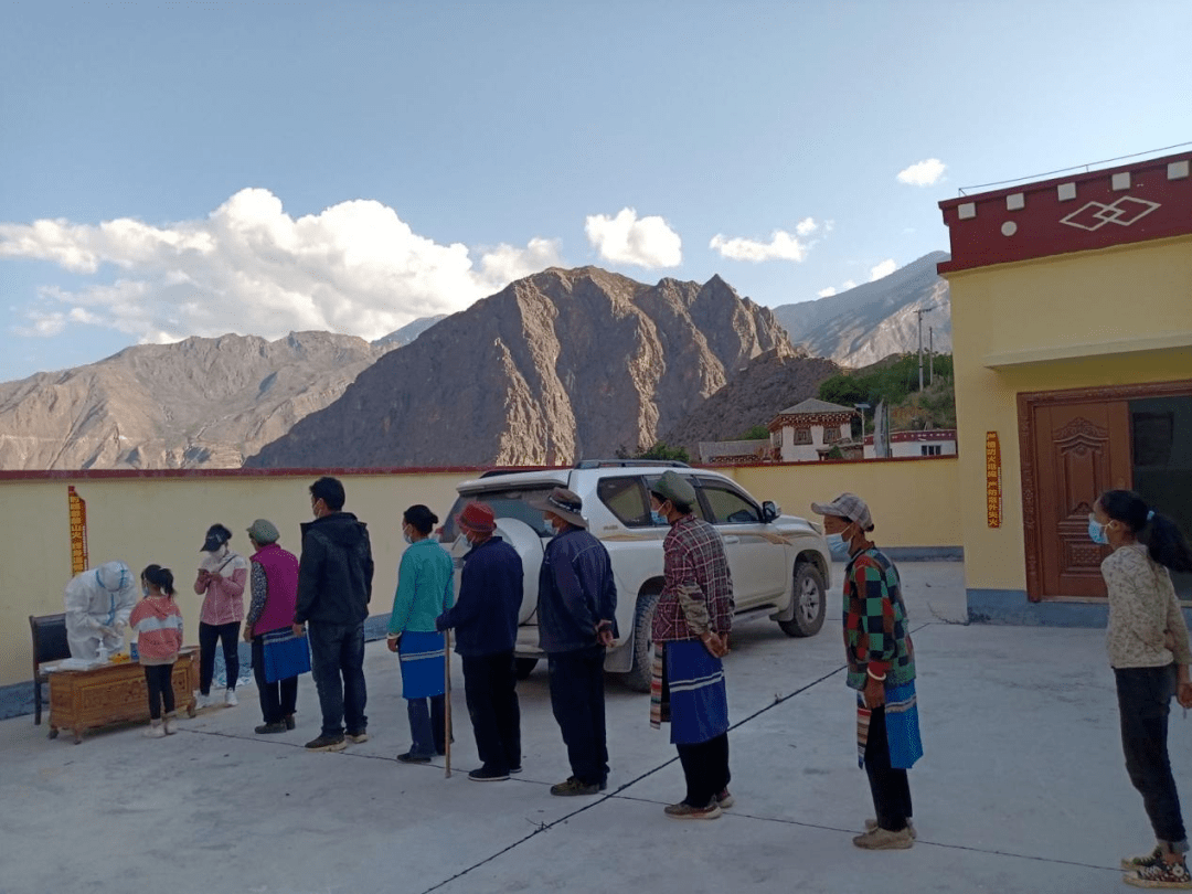 羊拉乡核酸筛查现场为做好本次核酸筛查工作,县疫情防控指挥部周密