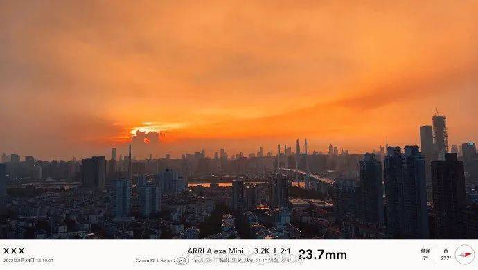 中午起天空变幻莫测雷电黄色预警大风黄色预警暴雨蓝色预警轮番登场