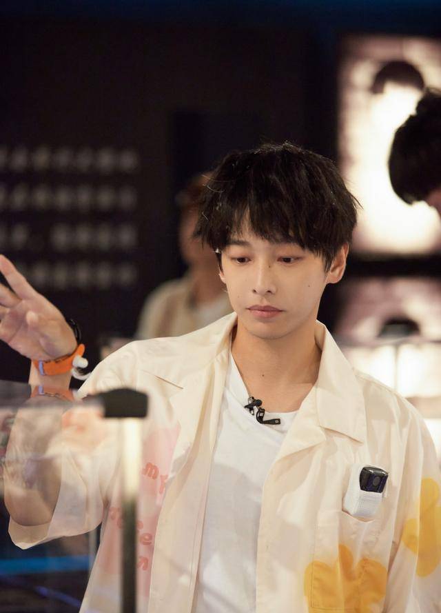 彭昱畅彭彭密室大逃脱4小镇上,我们一起期待吧!