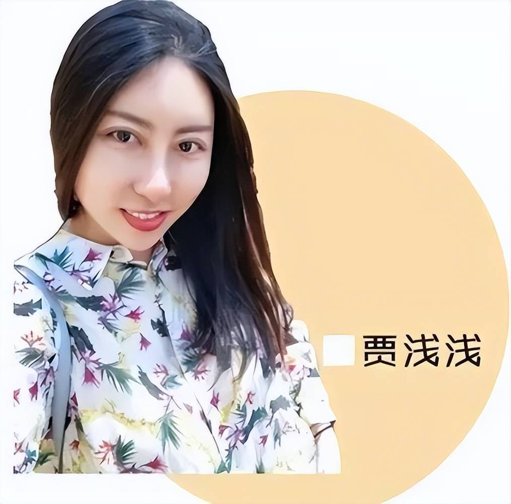 唐小林给她的诗评价是:"回车键分行写作","这种白开水似的浅浅体