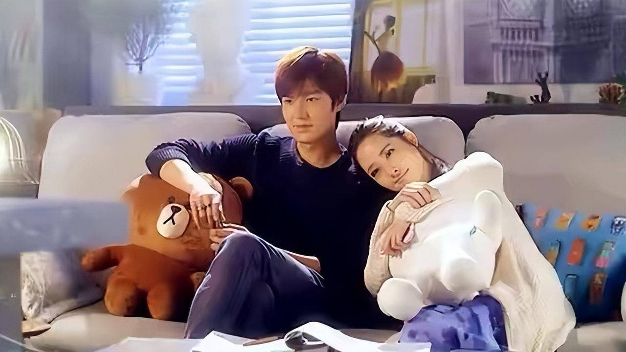 郭碧婷还没将李敏镐的心牢牢拴在身边,它吹熄那些虚弱的,助长那些强烈