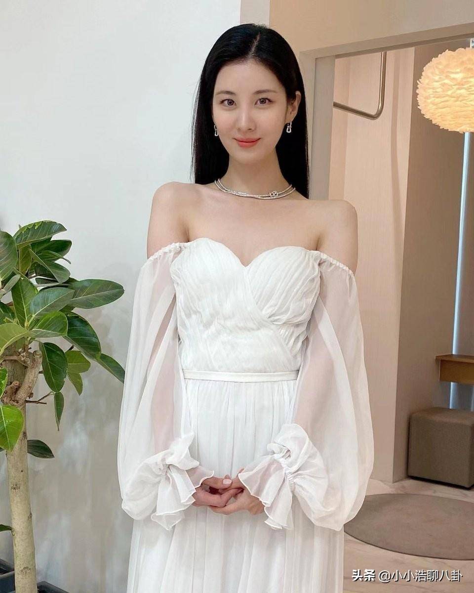 林允儿徐贤百想艺术大赏后台合照,梦回少女时代_礼服_韩国第_和林