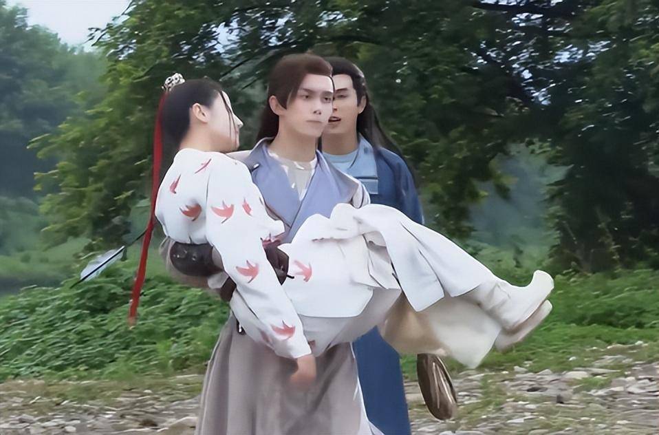 吴磊是第一个把我抱起来没有说任何话的男演员"她也终于不再因为公主