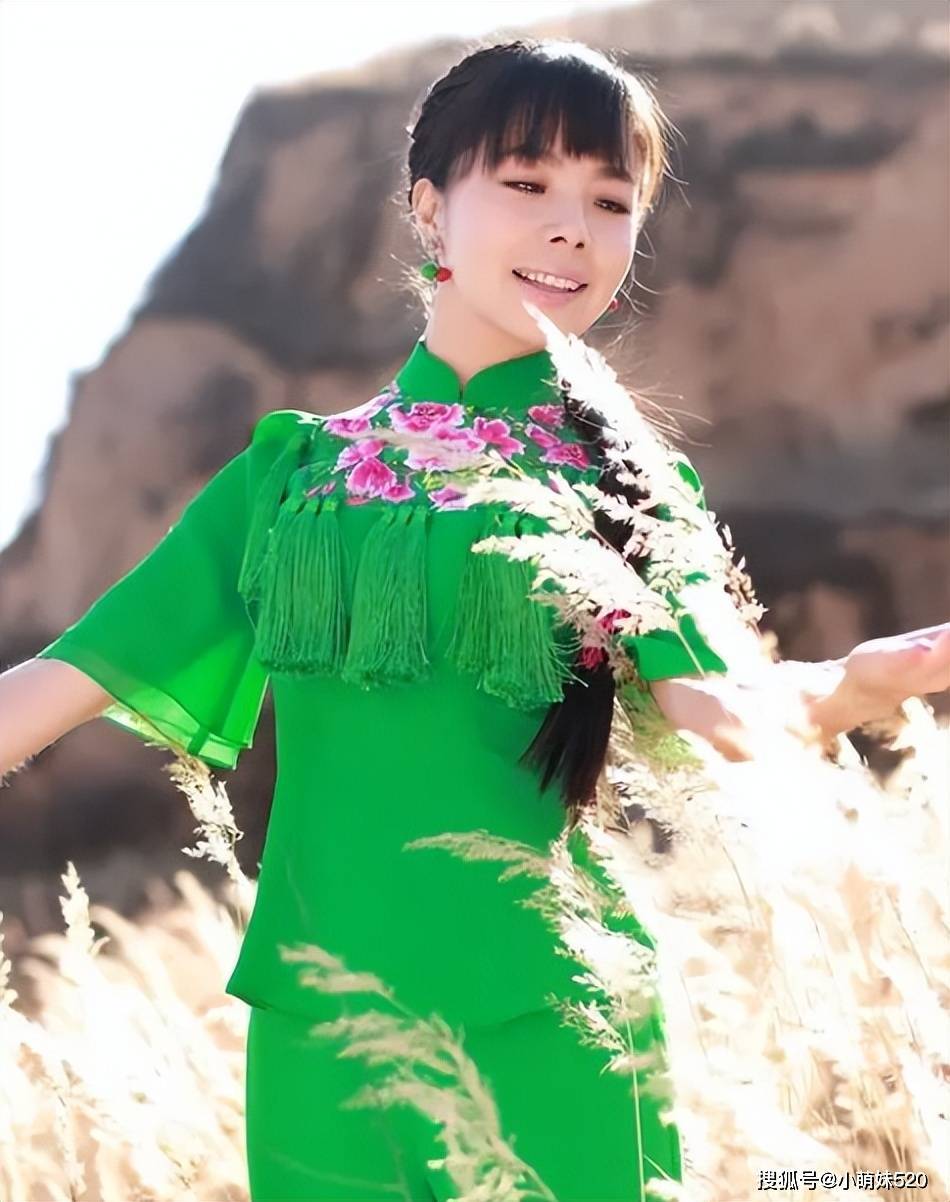 2007年,王二妮有幸登上中央电视台"星光大道,以一首独特的陕北民歌