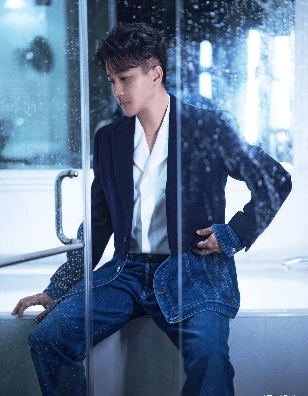 刘恺威时隔大半年出关!