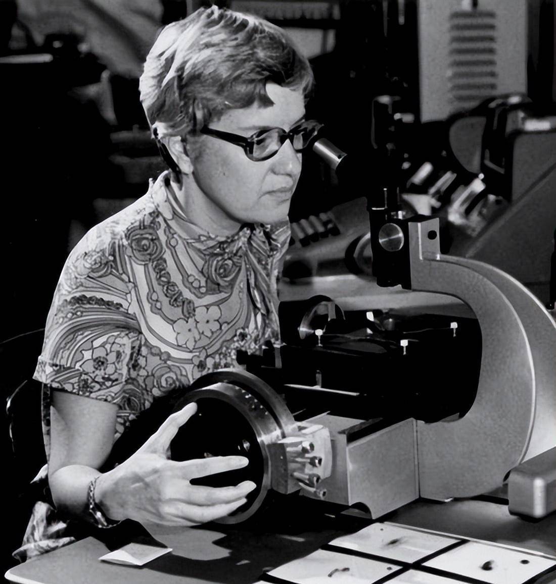 《最后的观星人》的梦圆与破碎_观测_卡罗琳·赫歇尔_天王星