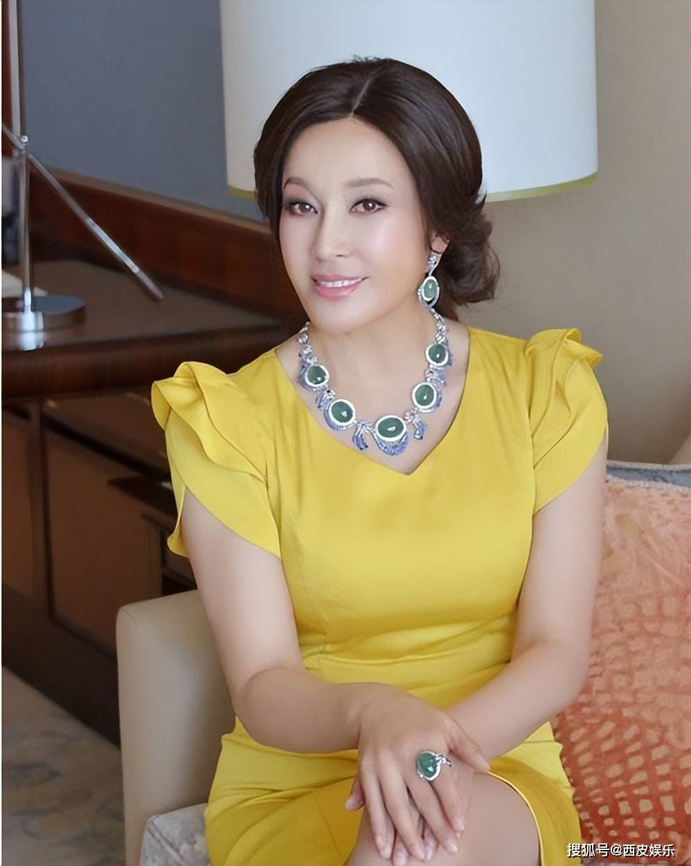 红了35年的国家一级演员刘晓庆,时隔46天,再次迎来大"翻车"!_明星_舞