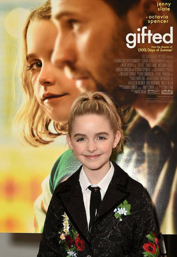 小童星麦肯娜·格瑞丝,被誉为"人间天使",美貌与智慧并存_美得_小姑娘