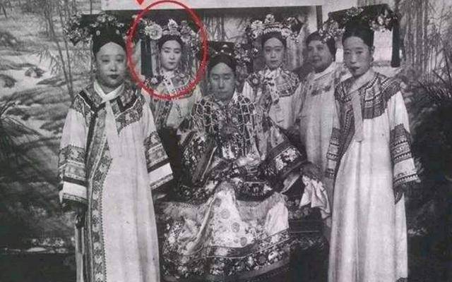 清末第一美人有多美？黑白照都难以掩盖其姿色，却被慈禧操控一生_搜狐网
