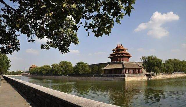 北京的这个地方，住在这里开后窗就能钓鱼，还能换角度欣赏故宫！