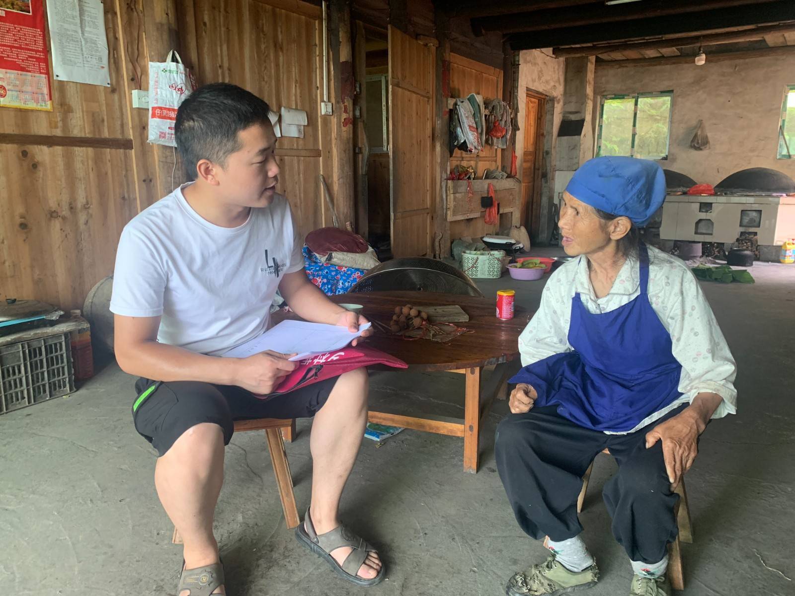 丹寨县雅灰乡深入帮扶村开展"敲门行动"_涂林念_刘珺珺_三审