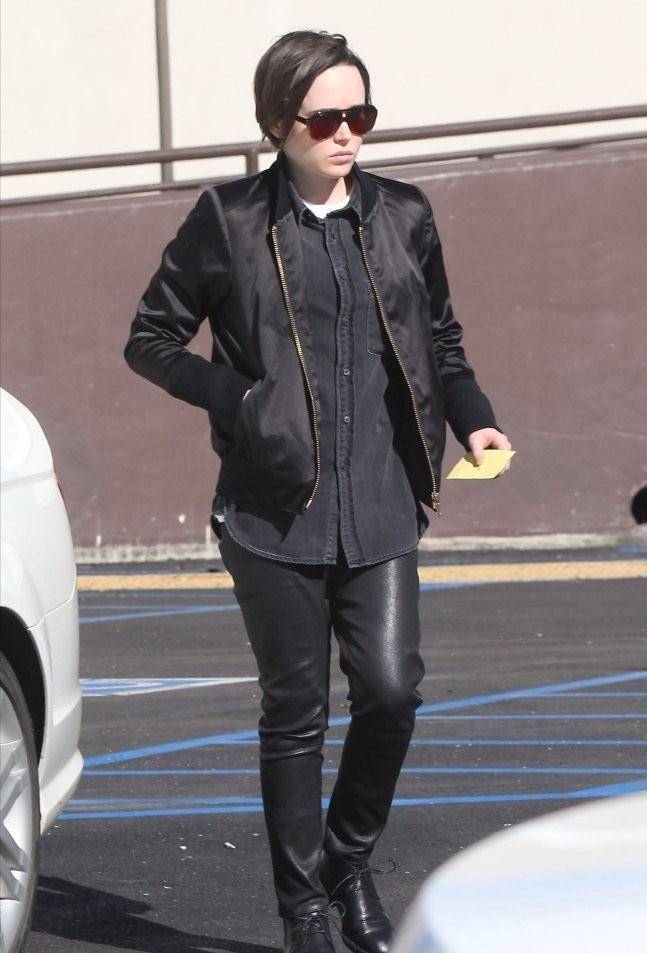 好莱坞女星艾伦佩姬:经历两个不同的人生10年前很美10年后变硬汉_美得