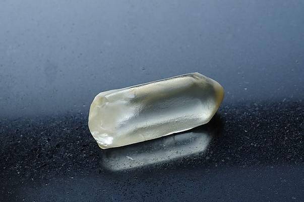 透明宝石光最新的价格(宝石透明度划分为三种类型)