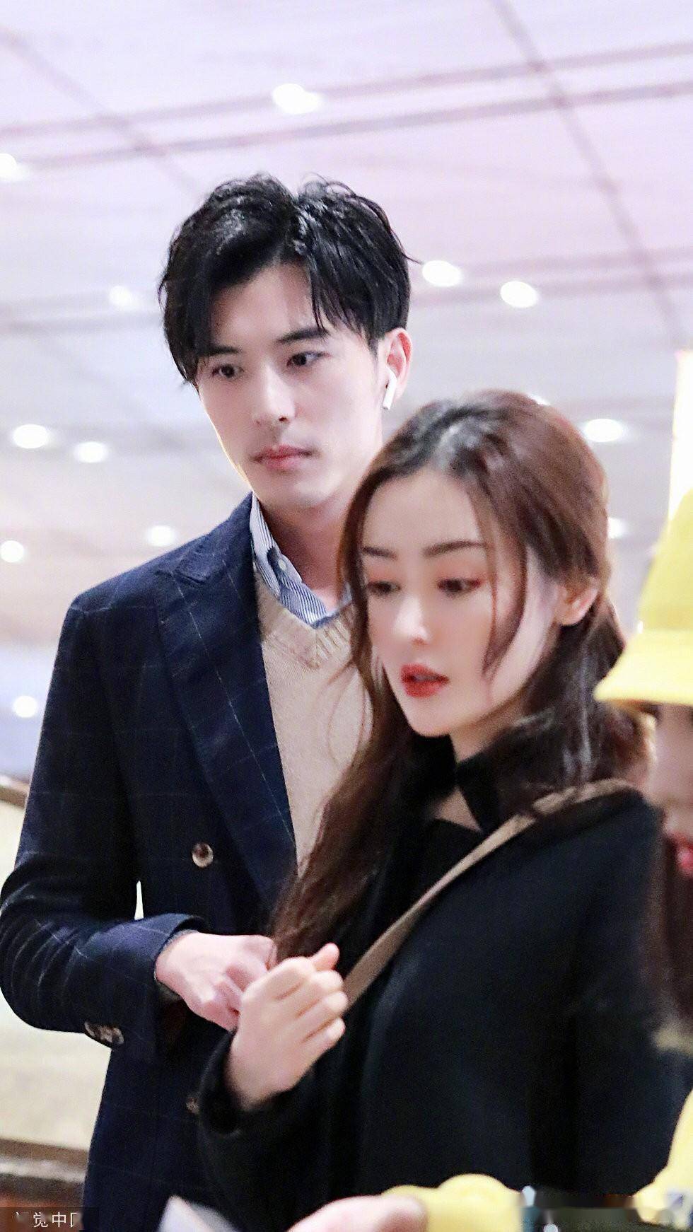 张天爱徐开骋机场旧照,眼里都装满了彼此,那时候好甜啊_合体_恋情