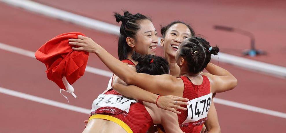 為了這一天中國女子短跑選手已經等待了21年,那年的悉尼李雪梅領銜的