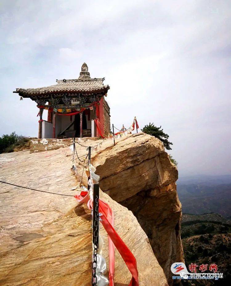 陀羅山,晉西北雲中山系的一座名山,從忻州城西合索鄉黃龍王溝村西進入