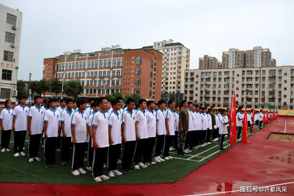 许昌市第三高级中学举行高一新生军训闭幕式暨会操表演_汇报_训练_何