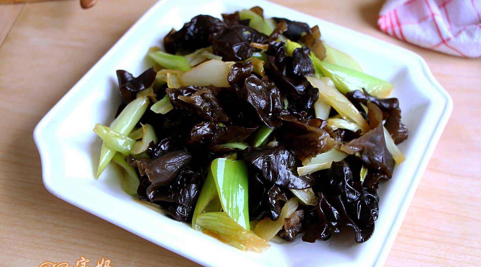 刮油瘦肚子,清肠排毒素,女人要常吃,气色好_大葱_食材_黑木耳