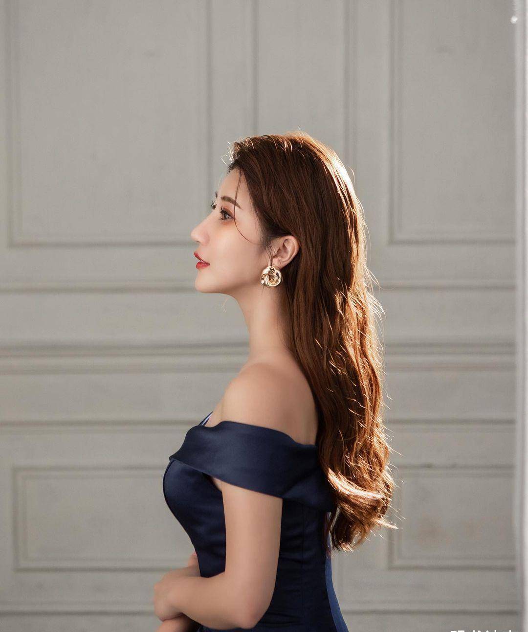 气质美女的写真大片:各种时尚优雅的裙装,穿出迷人的魅力_美得_裙子